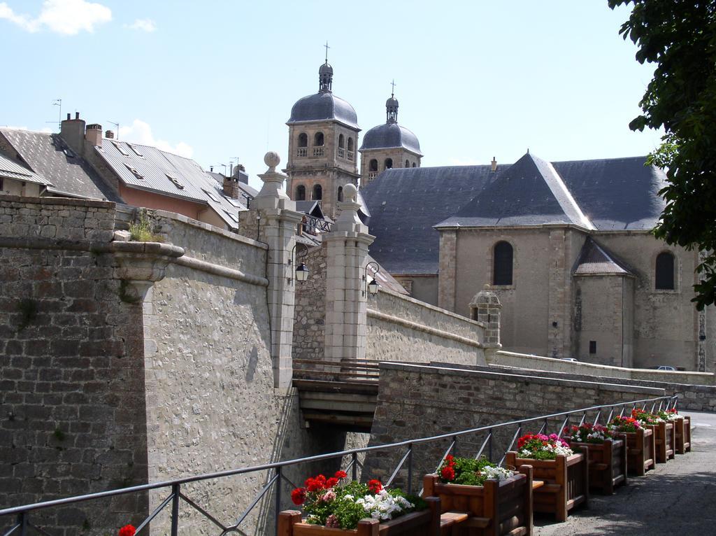 Agriturismo Barba Gust Cesana Torinese Eksteriør billede